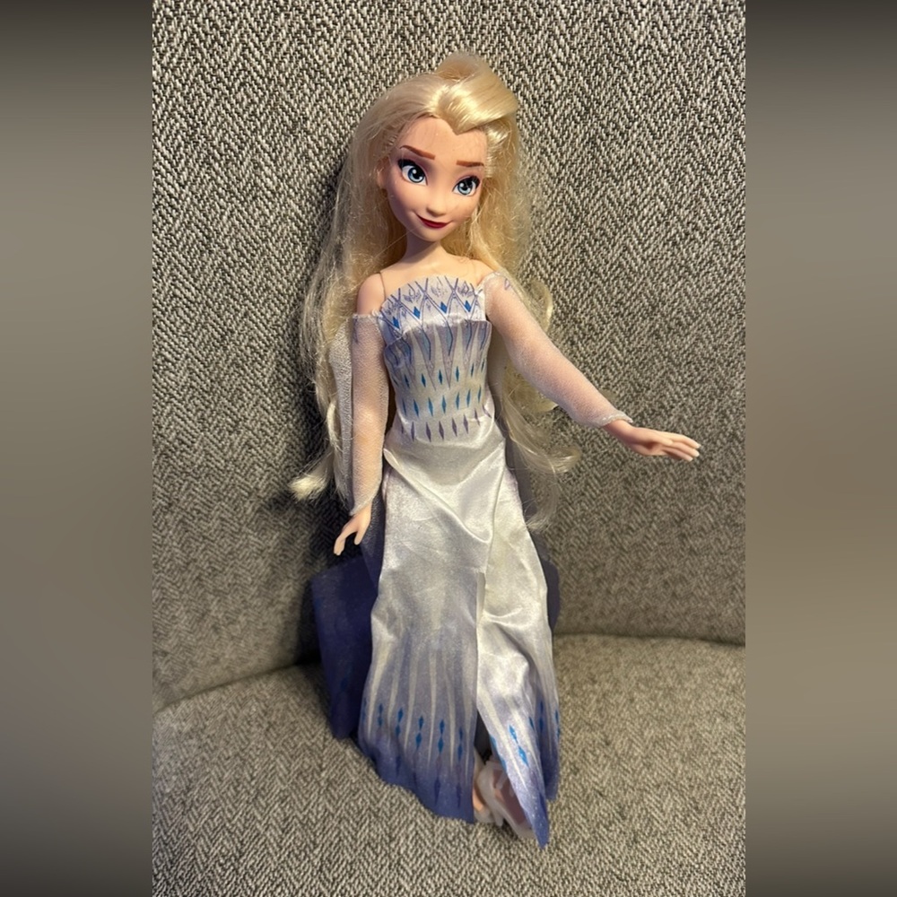 Disney Frozen Musical Adventure Elsa Singing Doll Disney Frozen 2 Movie Toy